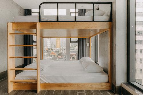 Кровать или кровати в номере IKIGAI Dorm Hostel - Danang Centre