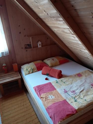 a bed in the middle of a room at Domki nad Sanem in Lesko