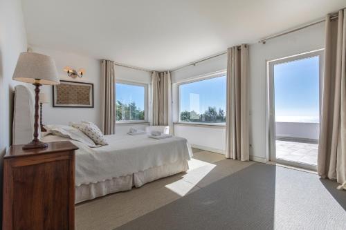 Afbeelding uit fotogalerij van Luxury Beachfront Villa in Colares