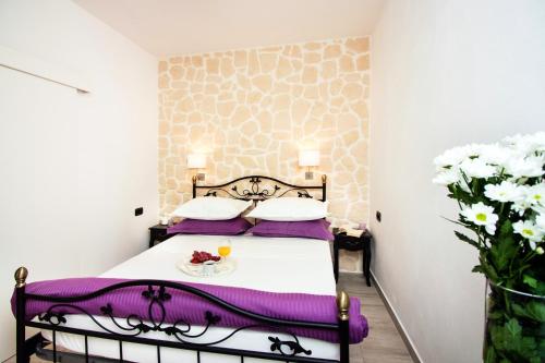 Vuode tai vuoteita majoituspaikassa 2 bedrooms appartement with wifi at Trogir