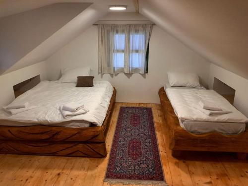 two twin beds in a room with a window at Apartman Romanija Dolina mira in Pale