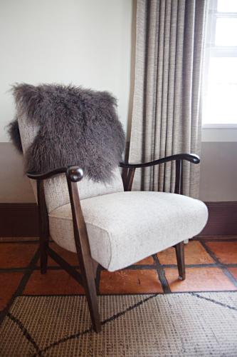 a chair with a furry pillow on top of it at Beckhuis in Worcester