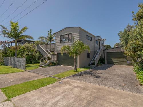 Surf Stay - Whitianga Holiday Home