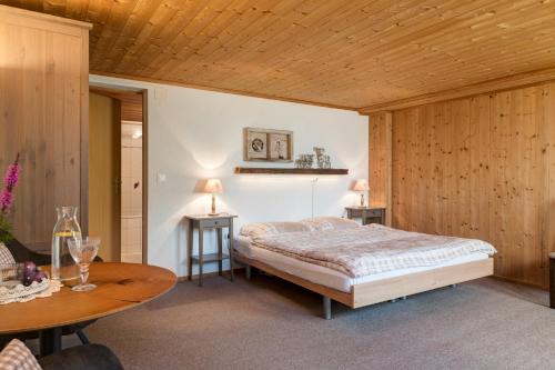 En eller flere senge i et værelse på Pension Staldacher