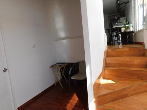 a stairway leading to a living room with a table at Hostal Pampaloja Antof in Antofagasta