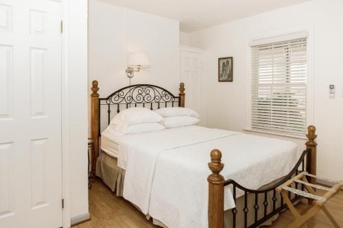 Ένα ή περισσότερα κρεβάτια σε δωμάτιο στο James Buchanan Hotel, Trademark Collection by Wyndham
