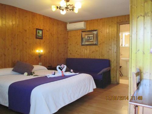 Ένα ή περισσότερα κρεβάτια σε δωμάτιο στο Hotel Playa Samil Vigo