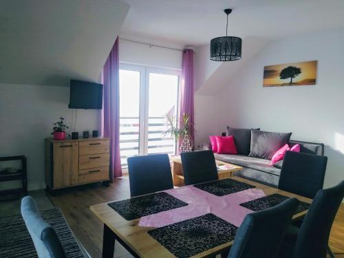 a living room with a table with a pink star on it at Apartament Bukowinka in Krośnica