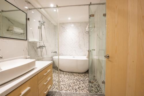 Kylpyhuone majoituspaikassa Su Ao Hotel