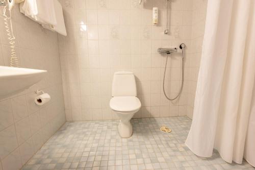 Un baño de Hotel Arthur