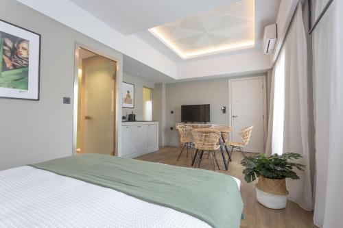 TV a/nebo společenská místnost v ubytování Artree Suites