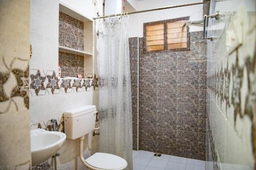 Kylpyhuone majoituspaikassa Friendlystay - An Home Stay And Elite