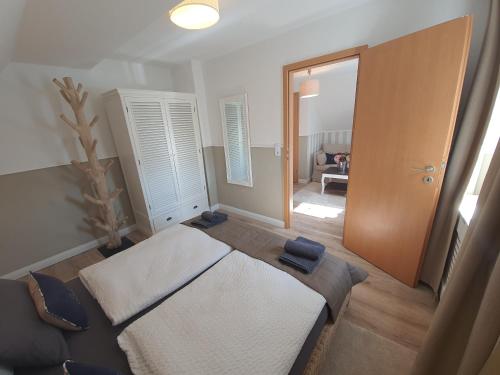 a bedroom with a large bed and a mirror at Pension Reinhardshäusle in Reinhardshausen