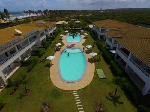 an overhead view of a swimming pool at a resort at Tree Bies Resort - Oficial in Subaúma