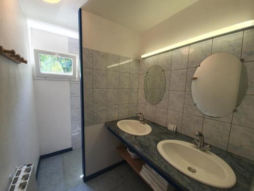 a bathroom with two sinks and two mirrors at Appart Le Chili- Quartier thermal- Parc remarquable - Linge fourni in Luz-Saint-Sauveur