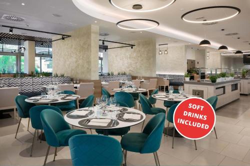 A restaurant or other place to eat at Valamar Meteor Hotel