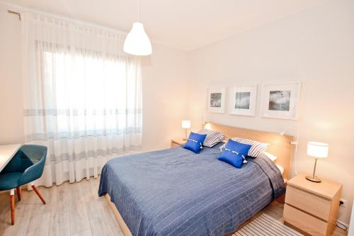 Tempat tidur dalam kamar di visit baltic - Rezydencja Sienkiewicza Nautical apartment