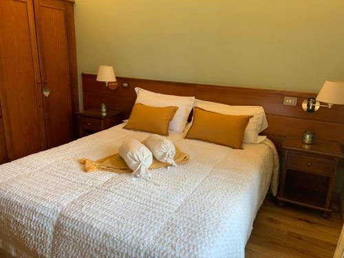 En eller flere senge i et værelse på Hotel Serena Cortina