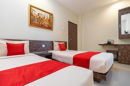 Un pat sau paturi într-o cameră la Hotel Domino