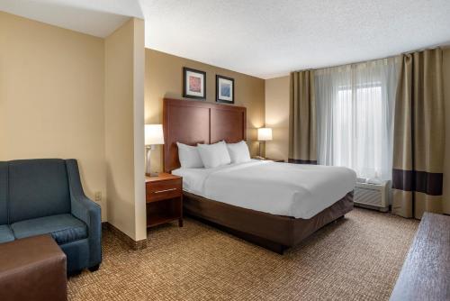 Кровать или кровати в номере Comfort Inn & Suites Cambridge