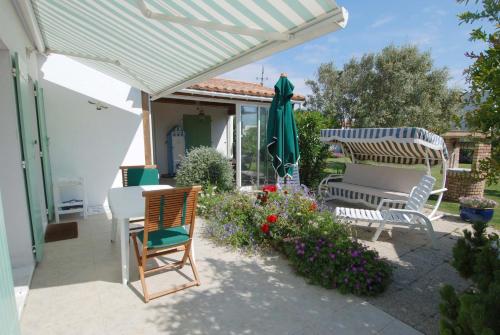 Villa individuelle de plain pied avec agréable jardin