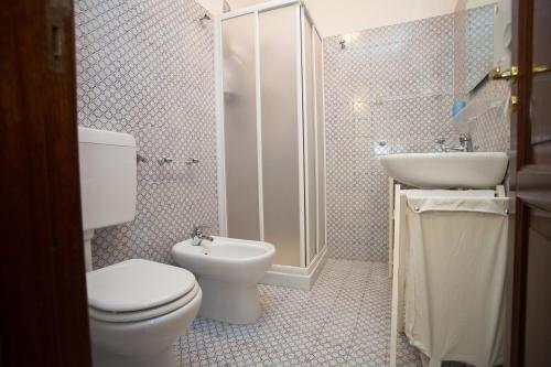 Ένα μπάνιο στο Charming House in Lipari with Sea View