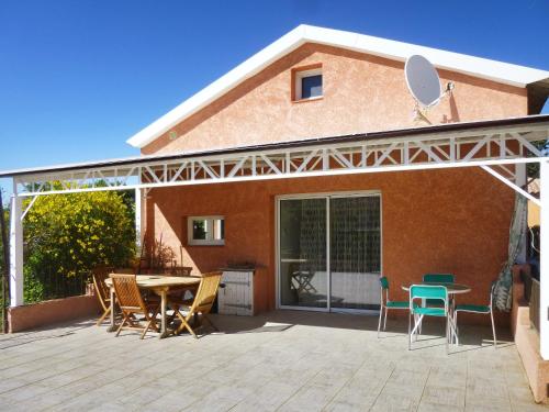 CastelnouにあるMaison de 3 chambres avec piscine privee jardin clos et wifi a Castelnouのギャラリーの写真