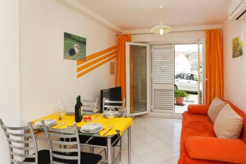 Posedenie v ubytovaní Elegant Apartment in Dubrovnik with 40 m² Terrace