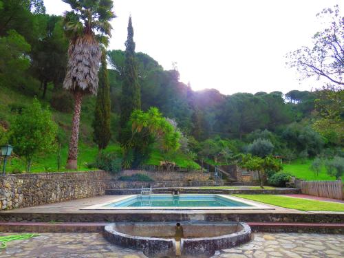 Swimming pool sa o malapit sa 2 bedrooms house with lake view shared pool and furnished garden at Porto de Mos
