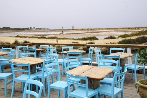 One bedroom appartement at Trapani 200 m away from the beach with balconyにあるレストランまたは飲食店