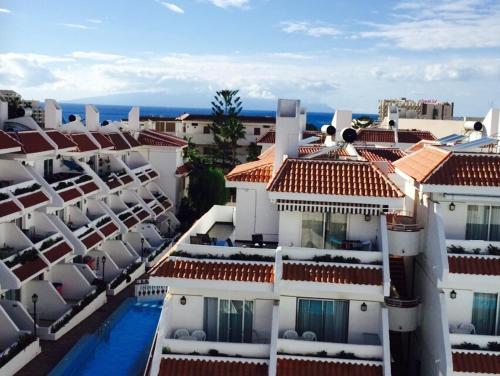 アロナにある2 bedrooms appartement at Arona 600 m away from the beach with sea view shared pool and furnished balconyのギャラリーの写真