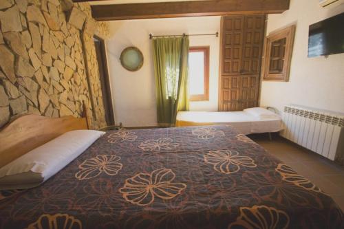 Sils的住宿－10 bedrooms villa with private pool jacuzzi and enclosed garden at Sils，相簿中的一張相片