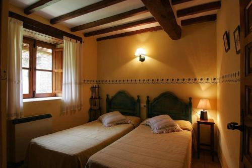 Een bed of bedden in een kamer bij 2 bedrooms appartement with wifi at Robledillo de Gata
