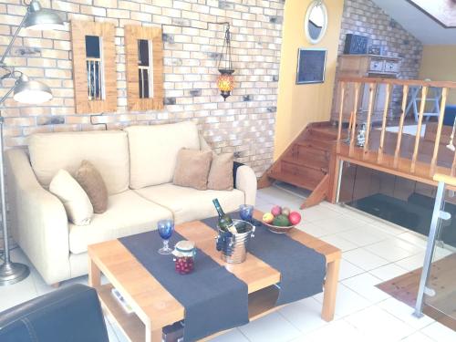 Afbeelding uit fotogalerij van Comfortable apartment with sea view - 85 m² in Akrogiali in Akrogiali