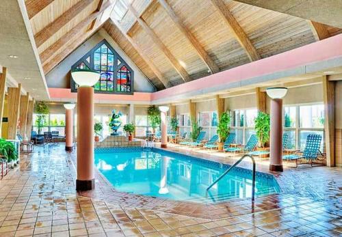 a large swimming pool in a hotel room at Hawthorn Suites by Wyndham Erie in Erie