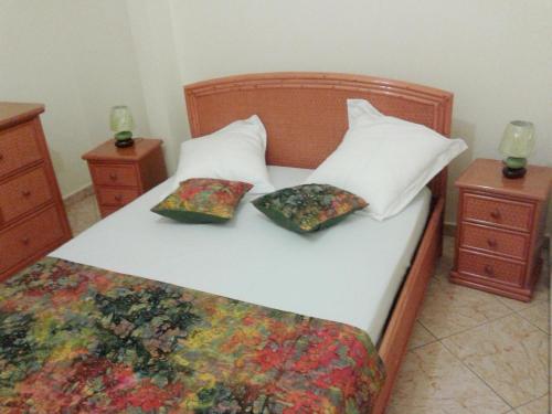 Ένα ή περισσότερα κρεβάτια σε δωμάτιο στο Appartement de 2 chambres avec jardin clos a Pointe Noire