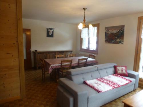 a living room with a couch and a table at Le Fayet d'en haut in Abondance