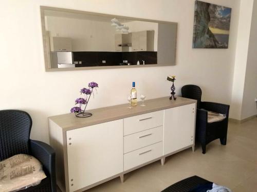 Gallery image of 2 bedrooms apartement with sea view furnished terrace and wifi at Ghajnsielem in Għajnsielem