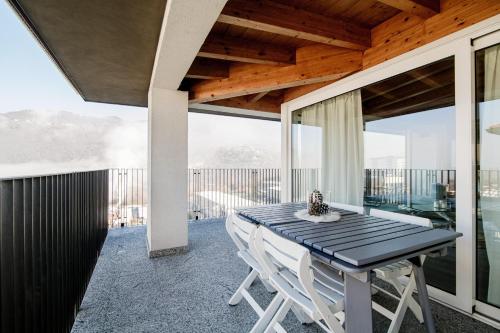 Balkoni atau teres di White Attic - by MyHomeInComo