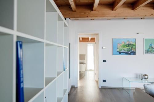 Katil atau katil-katil dalam bilik di White Attic - by MyHomeInComo