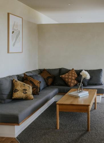 Χώρος καθιστικού στο Ocean Suites Byron Bay