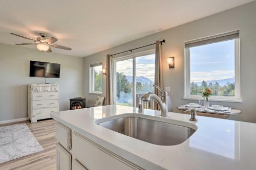 A kitchen or kitchenette at Secluded Palmer Home with Mountain Views!