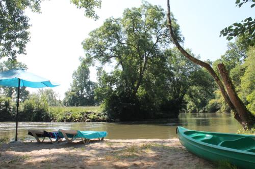 Photo de la galerie de l'établissement Domaine de Pont Vieux Aubeterre, à Aubeterre-sur-Dronne