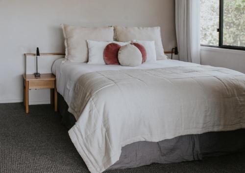 Ένα ή περισσότερα κρεβάτια σε δωμάτιο στο Ocean Suites Byron Bay