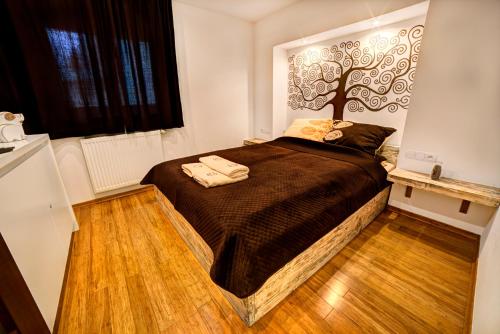 Postel nebo postele na pokoji v ubytování ZakoApartament Chałubińskiego