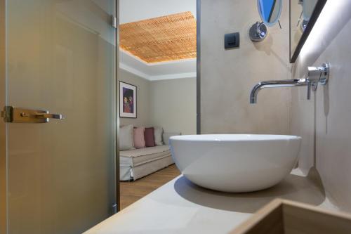 Koupelna v ubytování Artree Suites