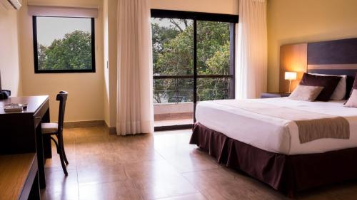 Säng eller sängar i ett rum på Pirayu Hotel & Resort