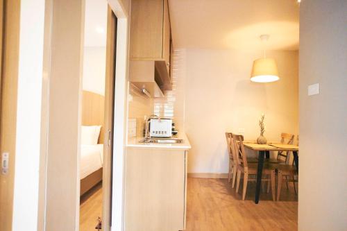 Η κουζίνα ή μικρή κουζίνα στο Dream Nimman Apartment