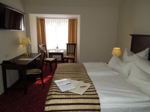 Postel nebo postele na pokoji v ubytování Hotel Mutiger Ritter