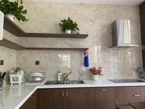 Kuchyň nebo kuchyňský kout v ubytování BOM HOMES - Flamigo Dai Lai Resort CBT
